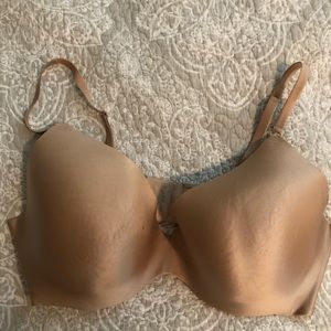 Victoria Secret molded bra in tan/nude